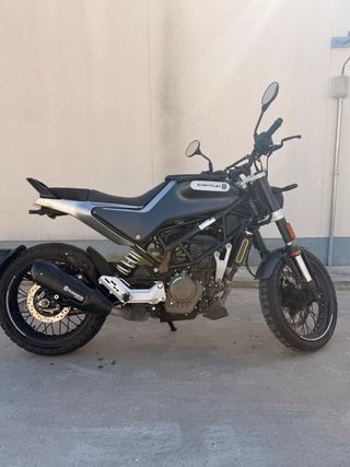 Moto Husqvarna Svartpilen 125 CC