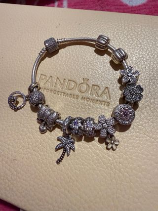 Pulsera Pandora con charms