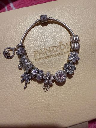 Pulsera Pandora con charms
