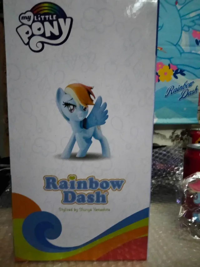 Figura Rainbow Dash MLP + Figura Acrílica + Tapiz