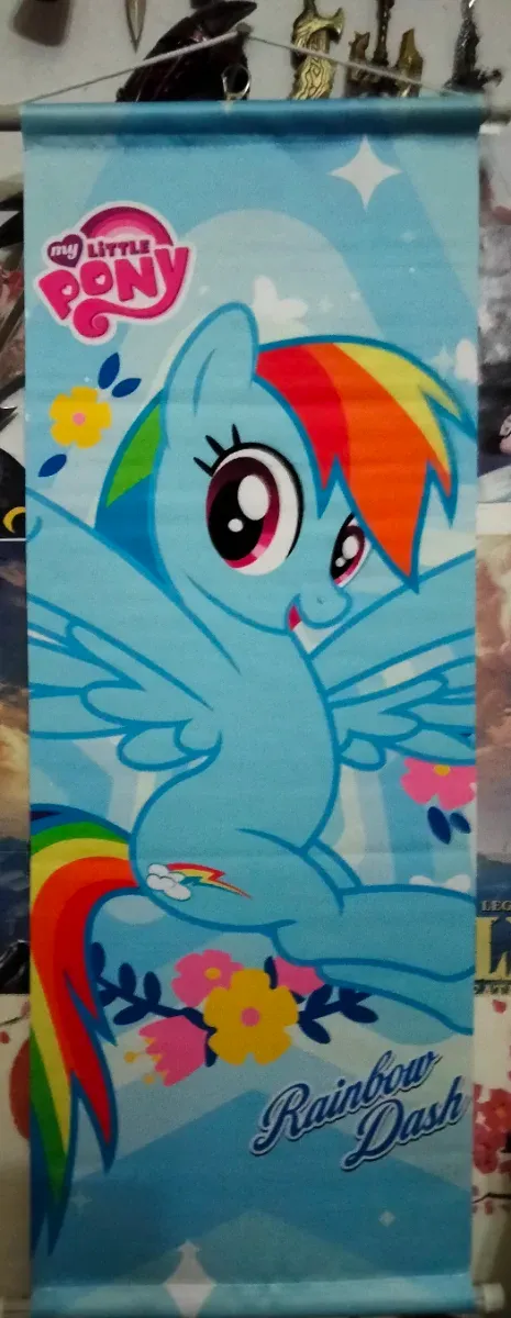 Figura Rainbow Dash MLP + Figura Acrílica + Tapiz