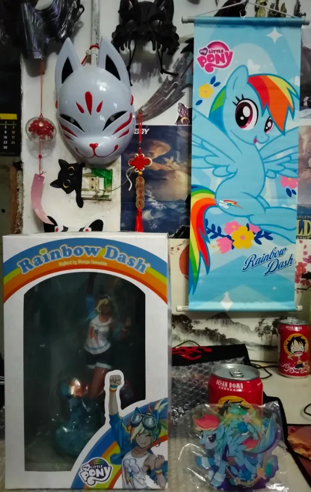 Figura Rainbow Dash MLP + Figura Acrílica + Tapiz