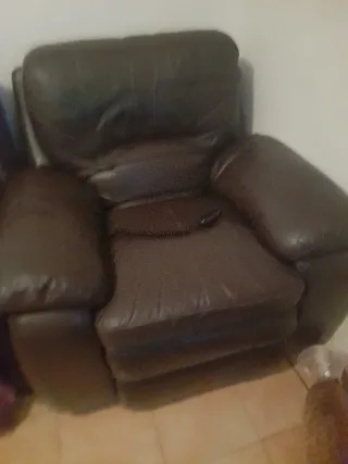 Sillón reclinable de piel marrón