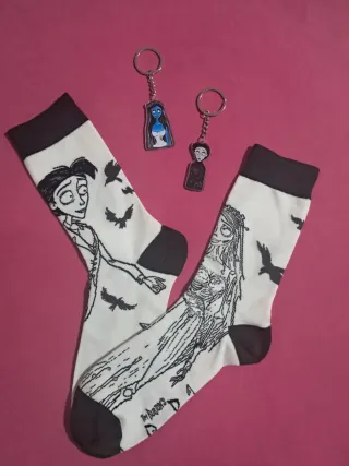 La novia cadáver; Calcetines y Llaveros Tim Burton