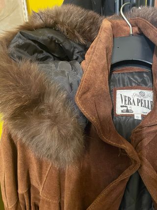 Cappotto in vero camoscio con cappuccioe pelliccia