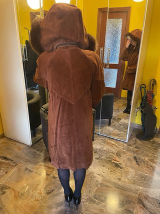 Cappotto in vero camoscio con cappuccioe pelliccia