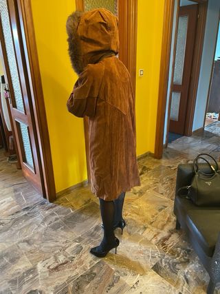 Cappotto in vero camoscio con cappuccioe pelliccia