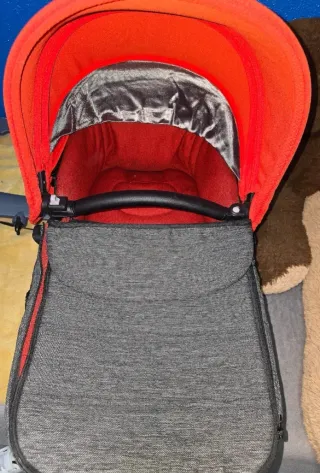 Maxicosi y capazo marca Jane Muum gris y rojo