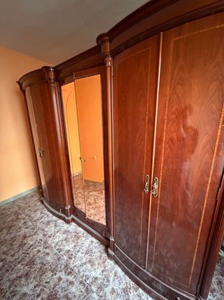 Armario antiguo madera con espejos
