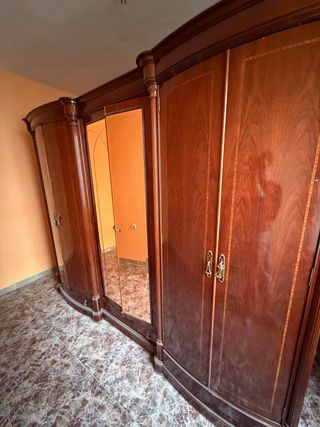 Armario antiguo madera con espejos