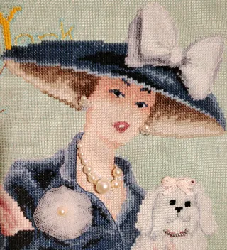 Cuadro bordado punto de cruz mujer