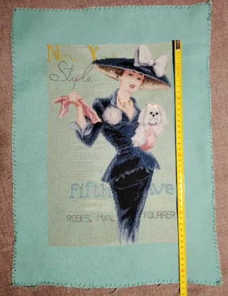 Cuadro bordado punto de cruz mujer