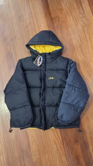 Chaqueta Corteiz Negra y Amarilla