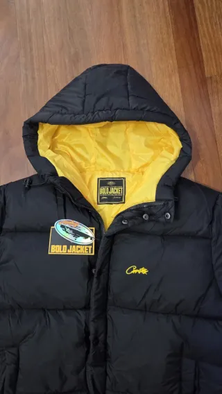 Chaqueta Corteiz Negra y Amarilla