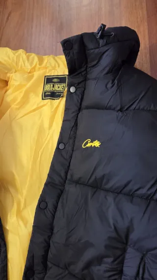 Chaqueta Corteiz Negra y Amarilla