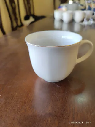 Tazas de café de porcelana con borde dorado