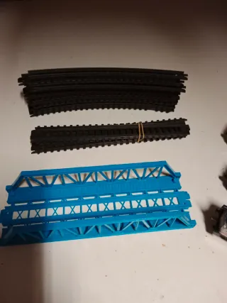 Tren antiguo con vagones y vías