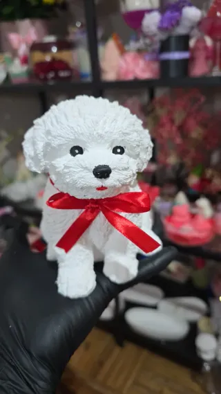 Figura perro yeso blanco lazo rojo