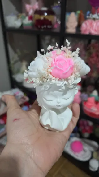 Figura perro yeso blanco lazo rojo