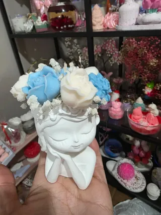 Figura perro yeso blanco lazo rojo