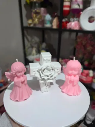 Figura perro yeso blanco lazo rojo