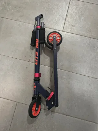 Patinete infantil negro y naranja