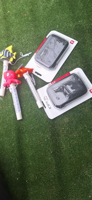 Lote 2 fundas GPS y 3 termómetros para piscina