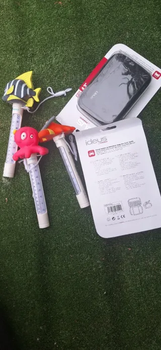Lote 2 fundas GPS y 3 termómetros para piscina
