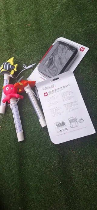 Lote 2 fundas GPS y 3 termómetros para piscina