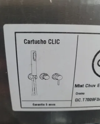 Coluna de chuveiro em metal