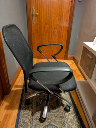 Silla de escritorio ergonómica negra