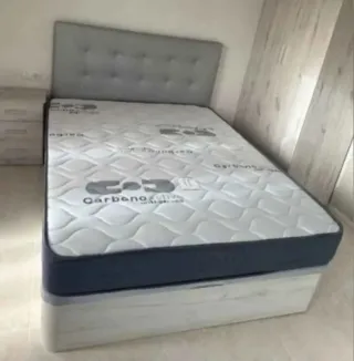 Canapé y Colchón Negro/Blanco