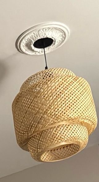 Lámpara de techo de bambú tejida
