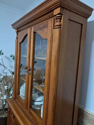 Aparador vitrina madera y cristal