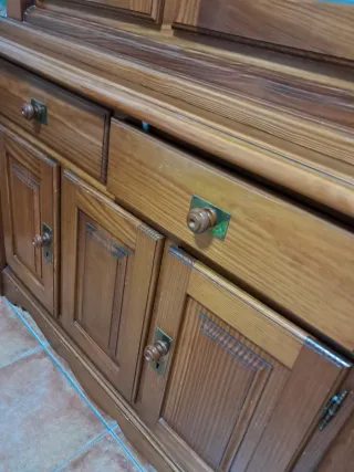 Aparador vitrina madera y cristal