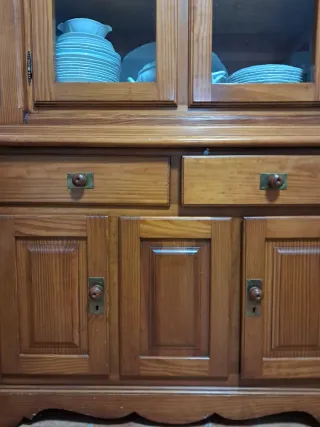 Aparador vitrina madera y cristal