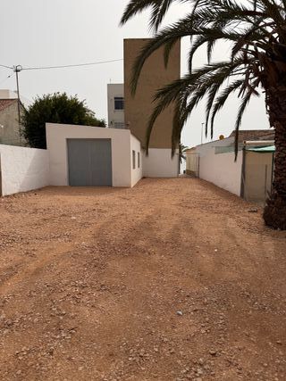 Parcela urbana a pocos metros del mar