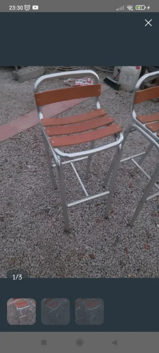 Taburetes metálicos y de madera