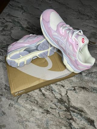 Asics Gel NYC rosas y blancas