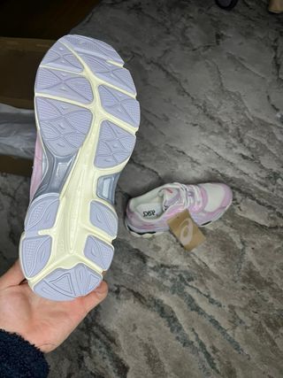 Asics Gel NYC rosas y blancas