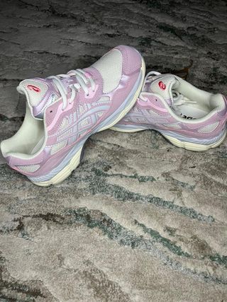 Asics Gel NYC rosas y blancas