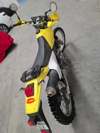 Suzuki 250 Enduro Moto