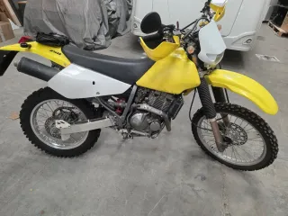Suzuki 250 Enduro Moto