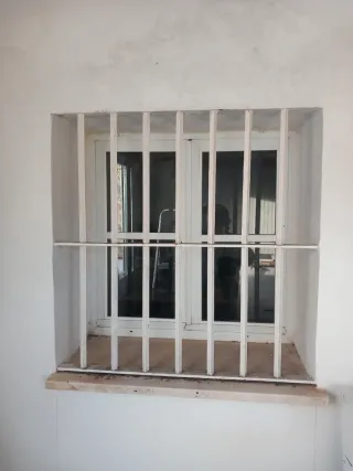 Reja de hierro para hueco d 90x90