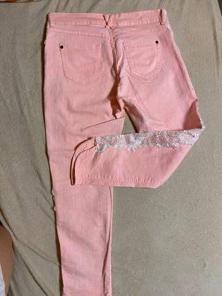 Pantalón pitillo vaquero elástico con bordados