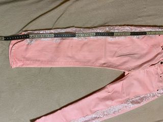 Pantalón pitillo vaquero elástico con bordados