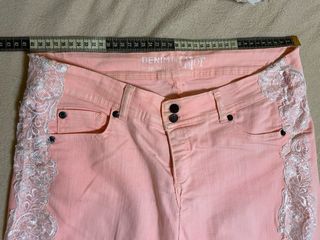 Pantalón pitillo vaquero elástico con bordados