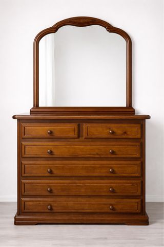 Cómoda de madera con espejo
