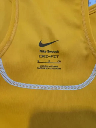 Top deportivo nike swoosh