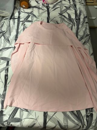 Vestido rosa con capa